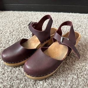 Mía clog sandals